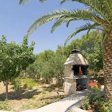 Vakantiehuis Eden House With Private Pool And Vineyard Kaštela