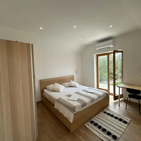 Eden House With Private Pool And Vineyard Vakantiehuis Kaštela